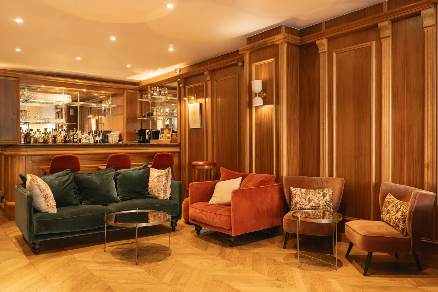 The Derby Eiffel bar: a wood-panelled salon with velvet sofas under warm lamplight